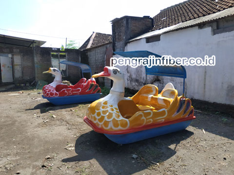 Pengrajin Sepeda Bebek Air Bantaeng Tahan Cuaca