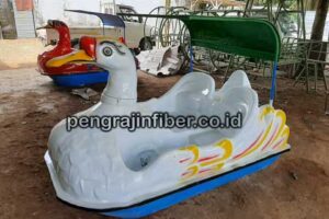 Pengrajin Sepeda Bebek Air Fakfak Awet Bertahun Tahun