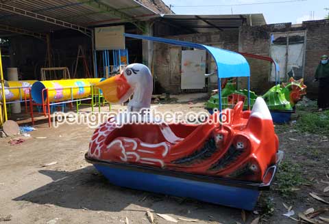 Pengrajin Sepeda Bebek Air Kepulauan Sangihe Anti Bocor