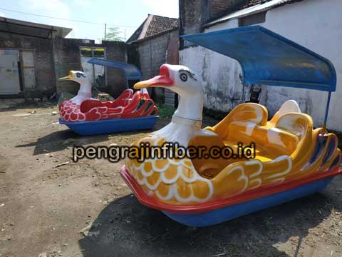 Pengrajin Sepeda Bebek Air Kerinci Tahan Cuaca