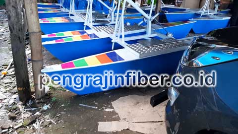 Pengrajin Sepeda Bebek Air Kuantan Singingi Tahan Cuaca