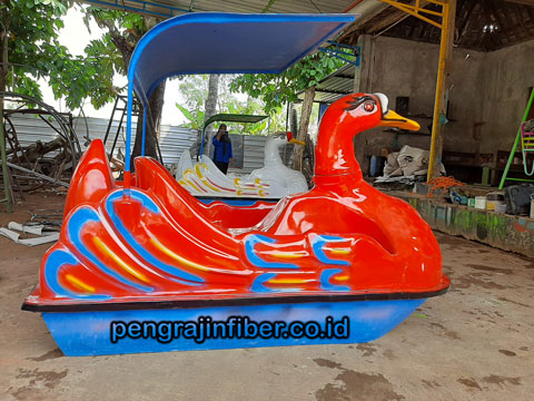 Pengrajin Sepeda Bebek Air Kuantan Singingi Tahan Cuaca