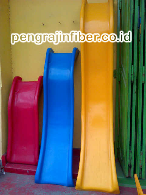 Seluncuran Fiber Anak 1,4 Meter