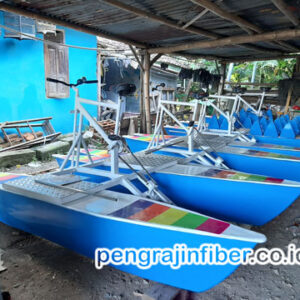 Sepeda Air Perahu Biru