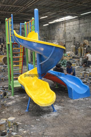 Jual Murah Perosotan Fiberglass di Barito Kuala Berkualitas