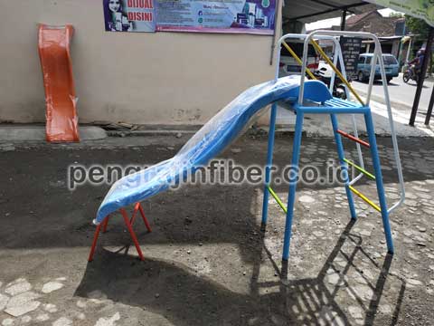 Jual Murah Perosotan Fiberglass di Kota Magelang