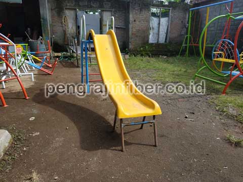 Jual Murah Perosotan Fiberglass di Tuban