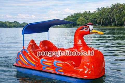 Pengertian Sepeda Bebek Air dan Alasan Wahana Ini Laris di Bisnis Wisata