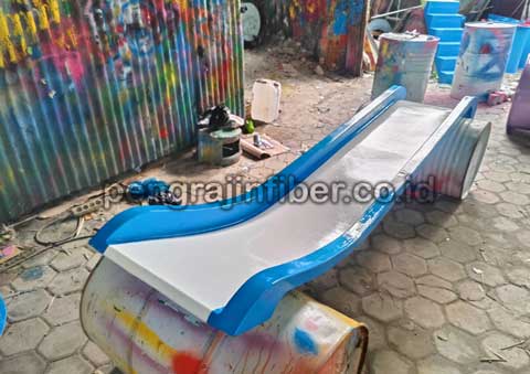 Produsen Perosotan Aceh Selatan Seluncuran Kolam Renang