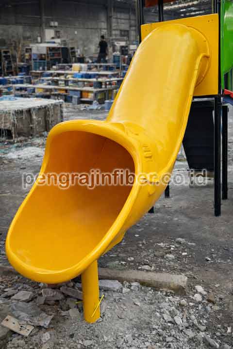 Produsen Perosotan Blitar Seluncuran Kolam Renang