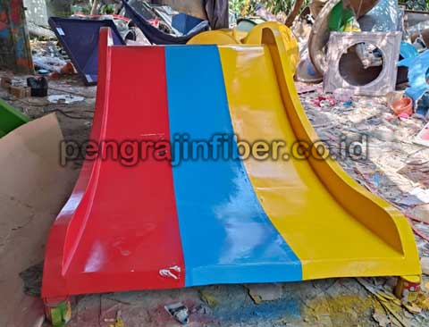 Produsen Perosotan Kota Bandung Seluncuran Kolam Renang
