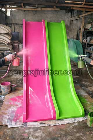 Produsen Perosotan Kota Batu Seluncuran Kolam Renang