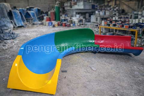 Produsen Perosotan Kota Tegal Seluncuran Kolam Renang