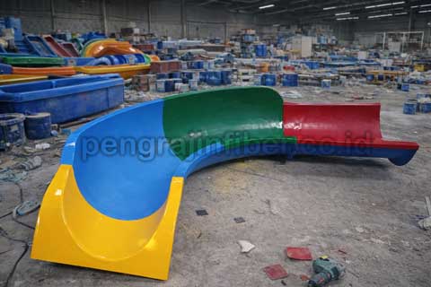 Produsen Perosotan Langsa Seluncuran Kolam Renang