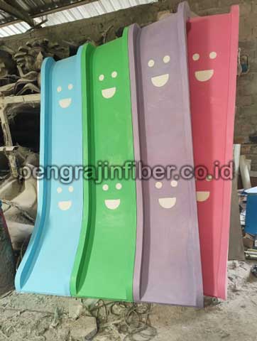 Produsen Perosotan Lebak Seluncuran Kolam Renang