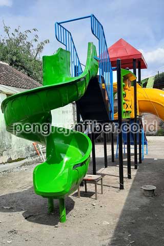 Produsen Perosotan Purbalingga Seluncuran Kolam Renang