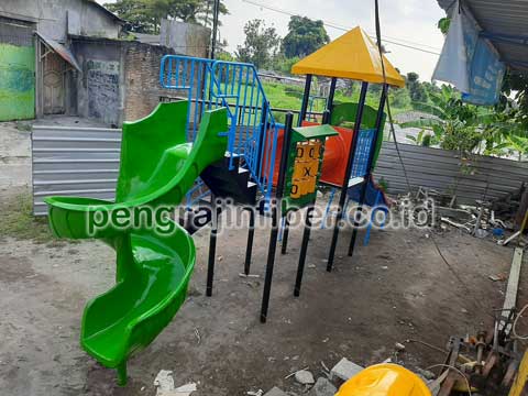 Produsen Perosotan Tegal Seluncuran Kolam Renang