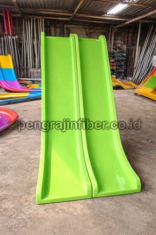 Produsen Perosotan Trenggalek Seluncuran Kolam Renang