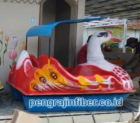 Sepeda Bebek Kapasitas 2 Orang  Model Angsa Merah