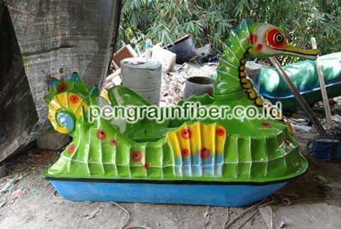 Spesifikasi Sepeda Air Model Kuda Laut Warna Hijau