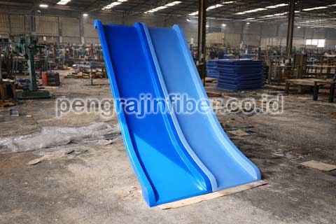 Toko Perosotan Bondowoso Seluncuran Kolam Renang