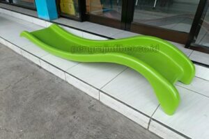 Toko Perosotan Fiberglass di Buru Selatan
