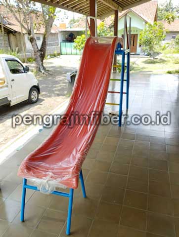 Toko Perosotan Fiberglass di Sampang