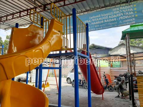 Toko Perosotan Sukoharjo Seluncuran Kolam Renang