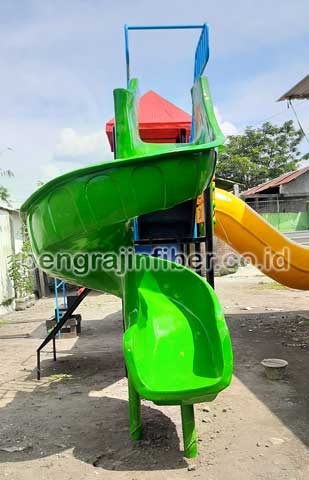 Toko Perosotan Wonogiri Seluncuran Kolam Renang