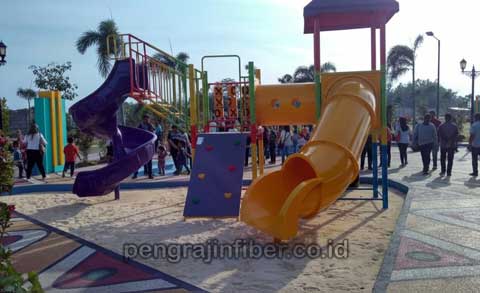 Jasa Pembuatan Playground Fiberglass Sukoharjo
