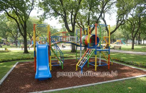 Pengrajin Playground Fiberglass Berau