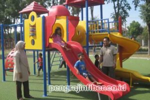 Pengrajin Playground Fiberglass Karangasem